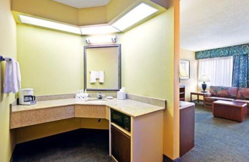 Oak Grove Hotel | Holiday Inn Express Hotel Fort Campbell-Oak Grove by IHG