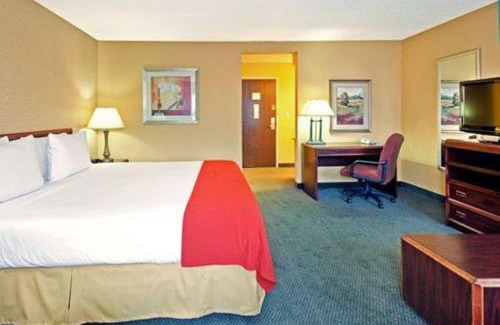 Oak Grove Hotel | Holiday Inn Express Hotel Fort Campbell-Oak Grove by IHG