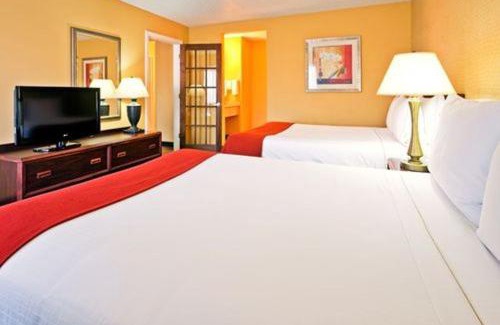 Oak Grove Hotel | Holiday Inn Express Hotel Fort Campbell-Oak Grove by IHG