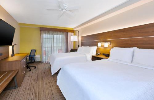 Petoskey Hotel | Holiday Inn Express Hotel & Suites Petoskey by IHG