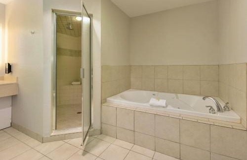 Petoskey Hotel | Holiday Inn Express Hotel & Suites Petoskey by IHG