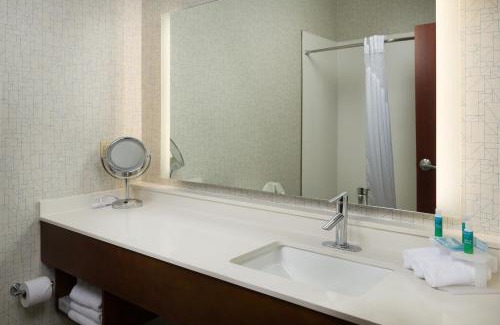 Independence Hotel | Holiday Inn Express Independence - Kansas City by IHG
