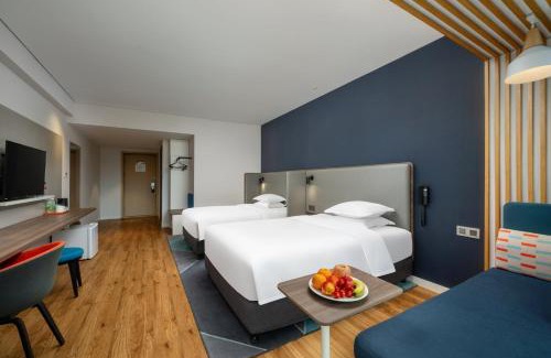 Jianghai Qu Hotel | Holiday Inn Express Jiangmen Jianghai by IHG
