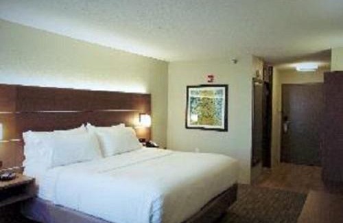 Bashford Manor Hotel | Holiday Inn Express Louisville Airport Expo Center by IHG