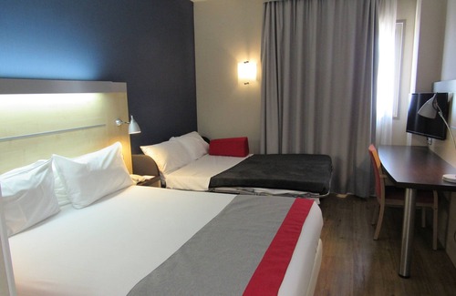 Alcobendas Hotel | Holiday Inn Express Madrid-Alcobendas by IHG