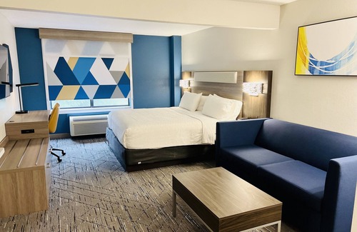 Madison Hotel | Holiday Inn Express Madison by IHG