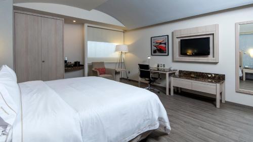 Naucalpan Hotel | Holiday Inn Express Mexico- Toreo by IHG