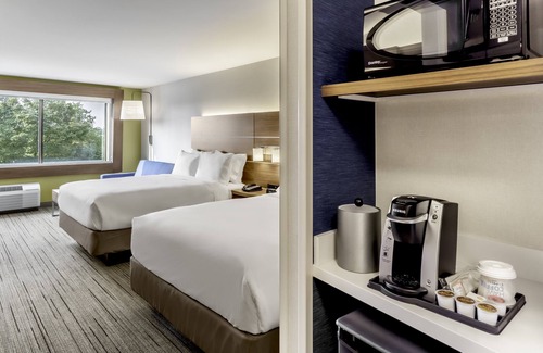 West Allis Hotel | Holiday Inn Express Milwaukee West Allis by IHG