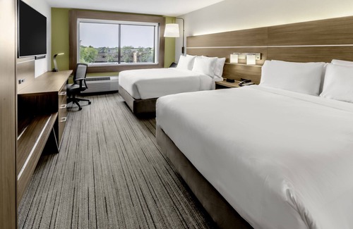 West Allis Hotel | Holiday Inn Express Milwaukee West Allis by IHG