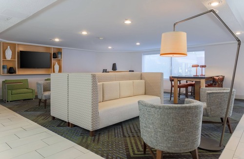 Wauwatosa Hotel | Holiday Inn Express Milwaukee-West Medical Center by IHG