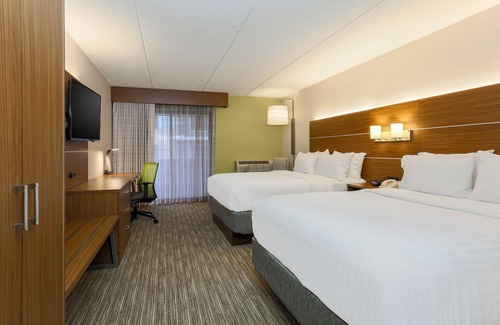 Wauwatosa Hotel | Holiday Inn Express Milwaukee-West Medical Center by IHG