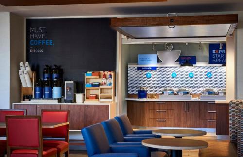 Plymouth Hotel | Holiday Inn Express - Minneapolis West - Plymouth by IHG