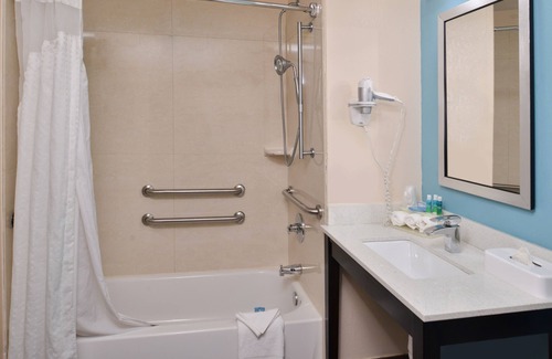 Gunter Afs Hotel | Holiday Inn Express Montgomery - East I-85 by IHG
