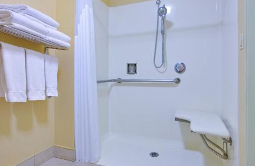 Oakdale Hotel | Holiday Inn Express Oakdale by IHG