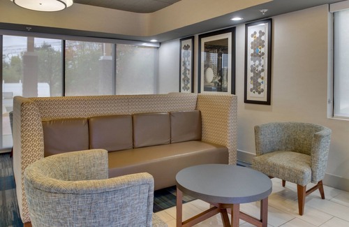 Pittston Hotel | Holiday Inn Express Pittston - Scranton Airport by IHG