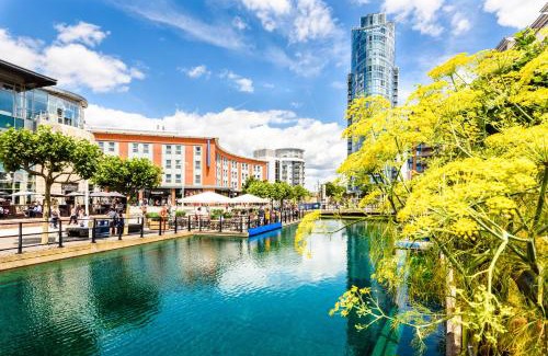 Portsmouth Hotel | Holiday Inn Express Portsmouth Gunwharf Quays by IHG