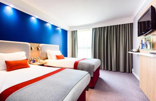 Portsmouth Hotel | Holiday Inn Express Portsmouth Gunwharf Quays by IHG