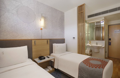 Pimpri Colony Hotel | Holiday Inn Express Pune Pimpri by IHG