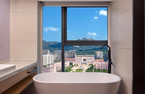 Donggang District Hotel | Holiday Inn Express Rizhao Oriental Colorful City
