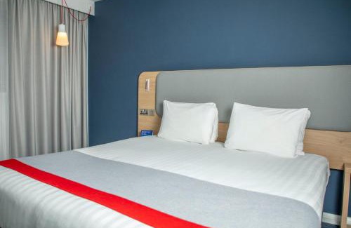 Canning Town South Hotel | Holiday Inn Express Royal Docks by IHG