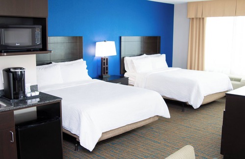 Greenacres Hotel | Holiday Inn Express & Suites Bakersfield Airport by IHG