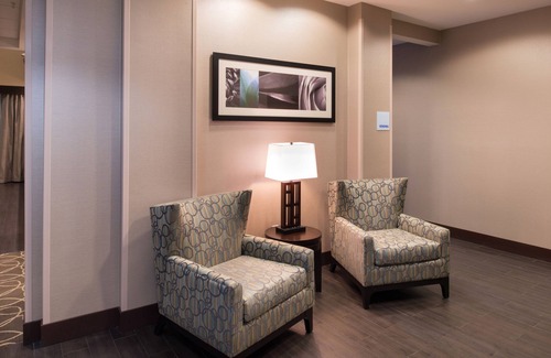 Greenacres Hotel | Holiday Inn Express & Suites Bakersfield Airport by IHG