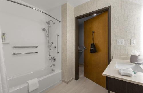 Cape Fear Hotel | Holiday Inn Express & Suites - Fayetteville South by IHG