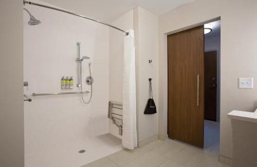 Cape Fear Hotel | Holiday Inn Express & Suites - Fayetteville South by IHG