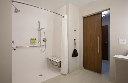Cape Fear Hotel | Holiday Inn Express & Suites - Fayetteville South by IHG