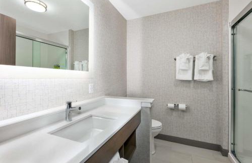 Grand Rapids Hotel | Holiday Inn Express & Suites - Grand Rapids Airport - South by IHG