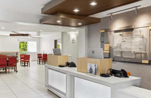 North Whisman Hotel | Holiday Inn Express & Suites Mountain View Silicon Valley by IHG