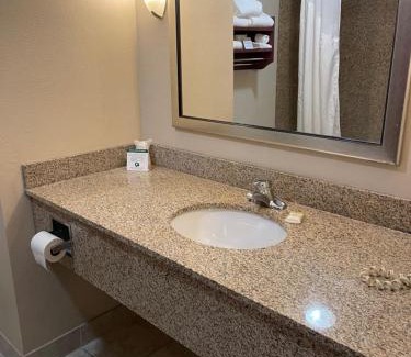 Niagara Falls Hotel | Holiday Inn Express & Suites Niagara Falls by IHG