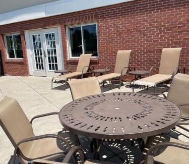 Niagara Falls Hotel | Holiday Inn Express & Suites Niagara Falls by IHG