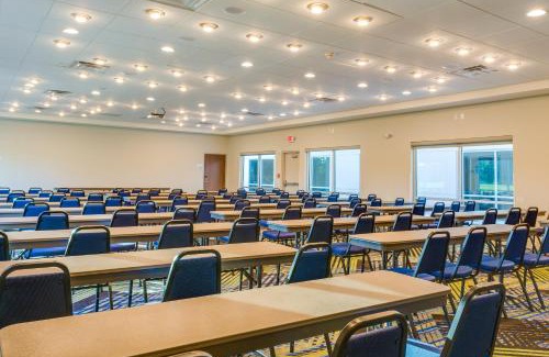 Russellville Hotel | Holiday Inn Express & Suites Russellville by IHG