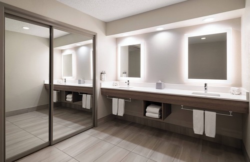 Sheboygan Hotel | Holiday Inn Express Sheboygan-Kohler by IHG