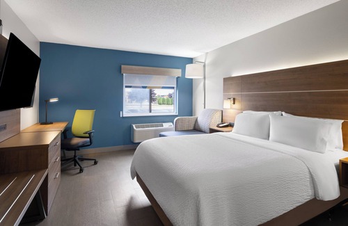 Sheboygan Hotel | Holiday Inn Express Sheboygan-Kohler by IHG