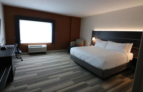 Coffeyville Hotel | Holiday Inn Express & Suites - Coffeyville by IHG