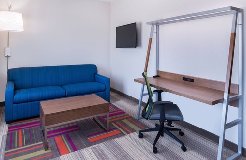 Fort Worth Hotel | Holiday Inn Express & Suites Fort Worth West by IHG