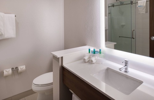 Fort Worth Hotel | Holiday Inn Express & Suites Fort Worth West by IHG