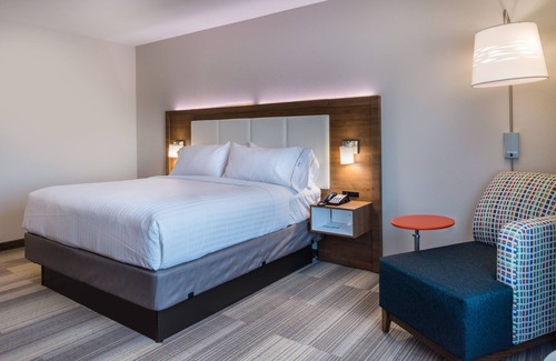 Fort Worth Hotel | Holiday Inn Express & Suites Fort Worth West by IHG
