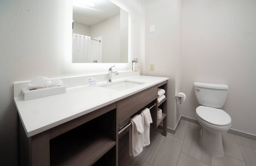 Little Rock Hotel | Holiday Inn Express & Suites Little Rock-West by IHG