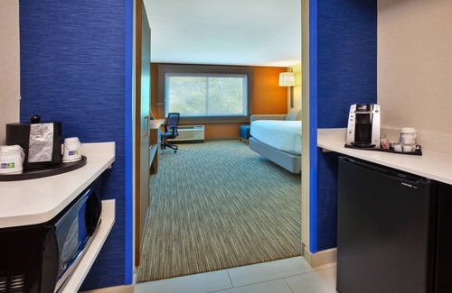 New Castle Hotel | Holiday Inn Express & Suites New Castle by IHG