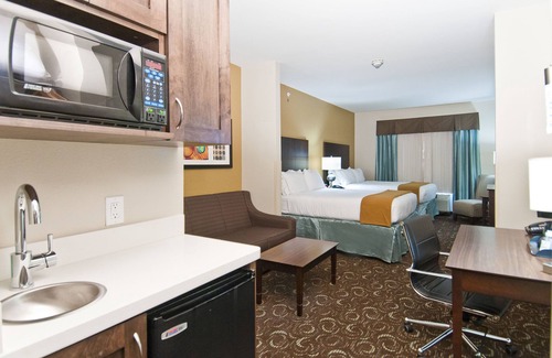 San Antonio Hotel | Holiday Inn Express & Suites San Antonio SE By At&t Center by IHG
