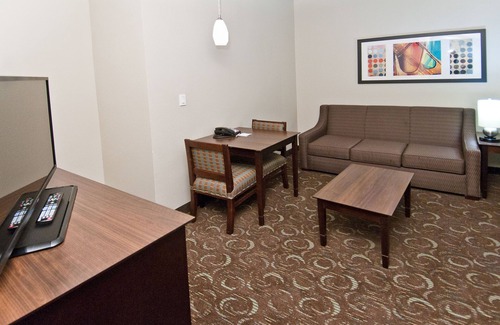 San Antonio Hotel | Holiday Inn Express & Suites San Antonio SE By At&t Center by IHG