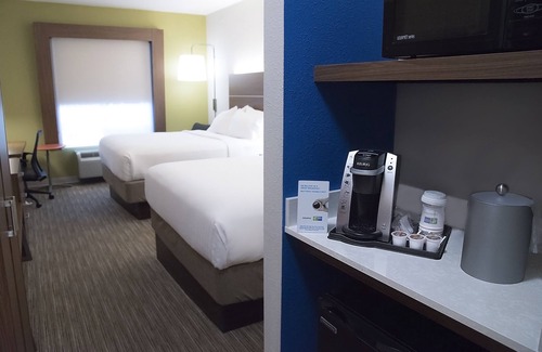 Alexandria Hotel | Holiday Inn Express & Suites Alexandria, an IHG Hotel