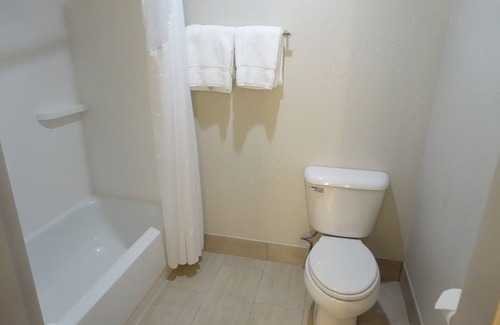 Brentwood Hotel | Holiday Inn Express & Suites Brentwood by IHG