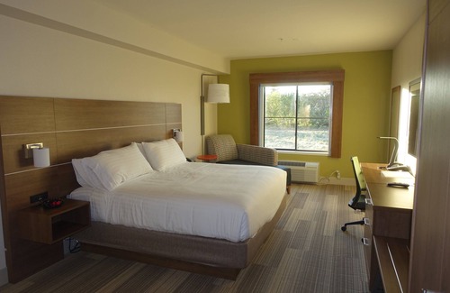 Brentwood Hotel | Holiday Inn Express & Suites Brentwood by IHG
