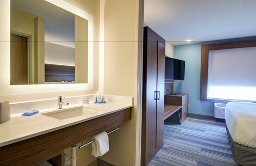 North Platte Hotel | Holiday Inn Express & Suites - North Platte by IHG
