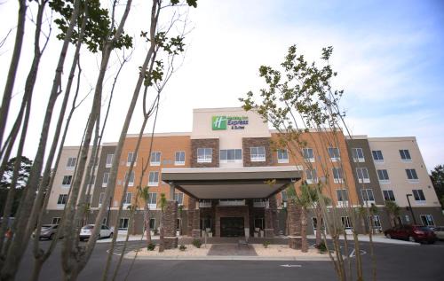 Bolivia Hotel | Holiday Inn Express & Suites Southport - Oak Island Area by IHG