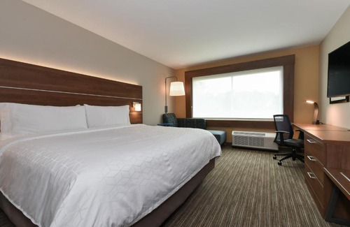 Ballantyne East Hotel | Holiday Inn Express & Suites Charlotte - Ballantyne by IHG